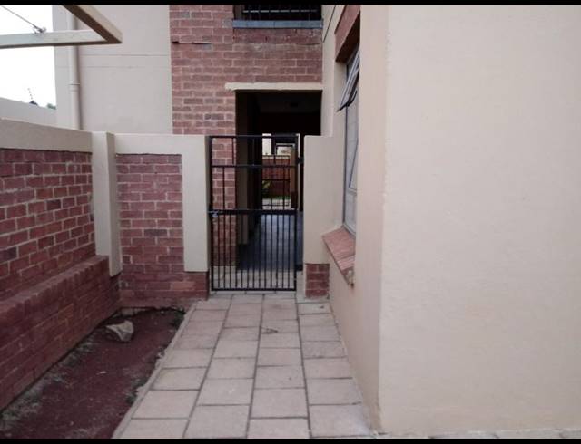 2 BEDROOM APARTMENT FOR SALE IN SUGAR BUSH ESTATE